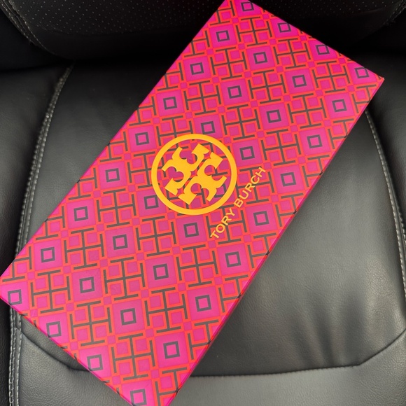 NIB! Tory Burch 64090 Benton 2 Ballet Flat Metal Logo French Grey Size 6.5 Women - Picture 8 of 8